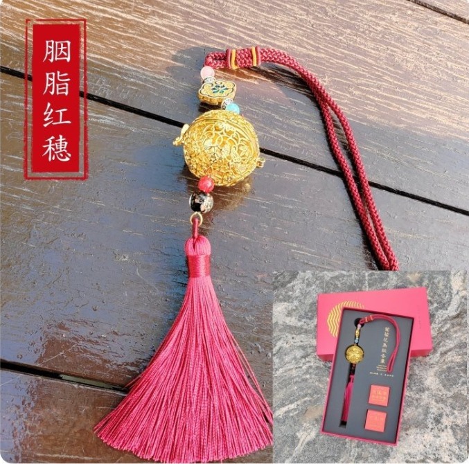 貴妃葡萄花鳥(niǎo)紋香囊 